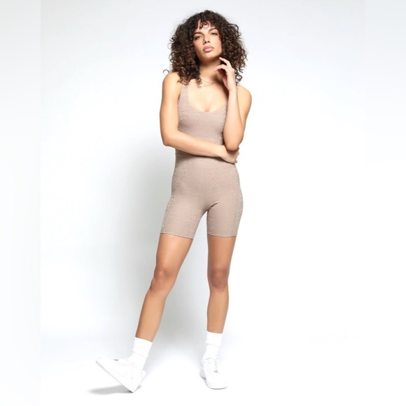 Twenty Pants - BNWT | Twenty Montreal | Swirl 3D Activewear Romper Bodysuit | Size S